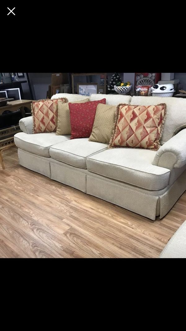 Henredon Fireside Custom Upholstered Cream Beige Couch Love Seat Henredon Fireside Custom Upholstered