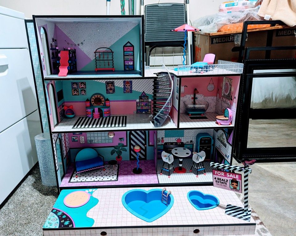 Like New! LOL Doll House