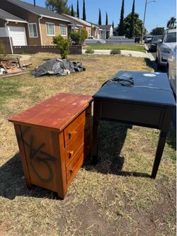 Free Table & Drawers
