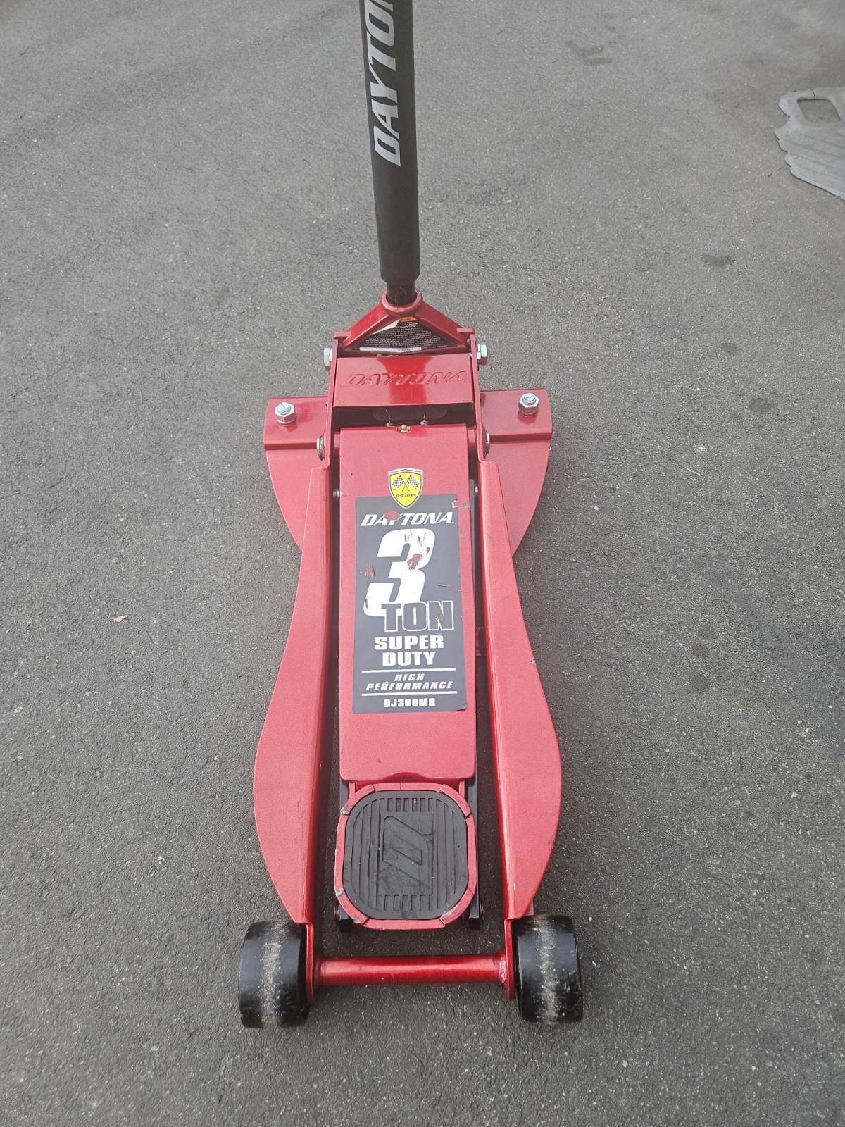 DAYTONA 3 Ton Low-Profile Super-Duty Floor Jack, Candy Apple Metallic Red
