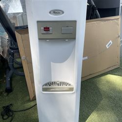 Whirlpool, Hot WaterL And cold water dispenser