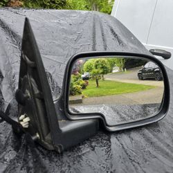 RH Mirror Chevy Avalanche 2003
