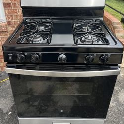 GE 30 Inch Wide 4 Burner Gas Range (3 MONTHS WARRANTY)