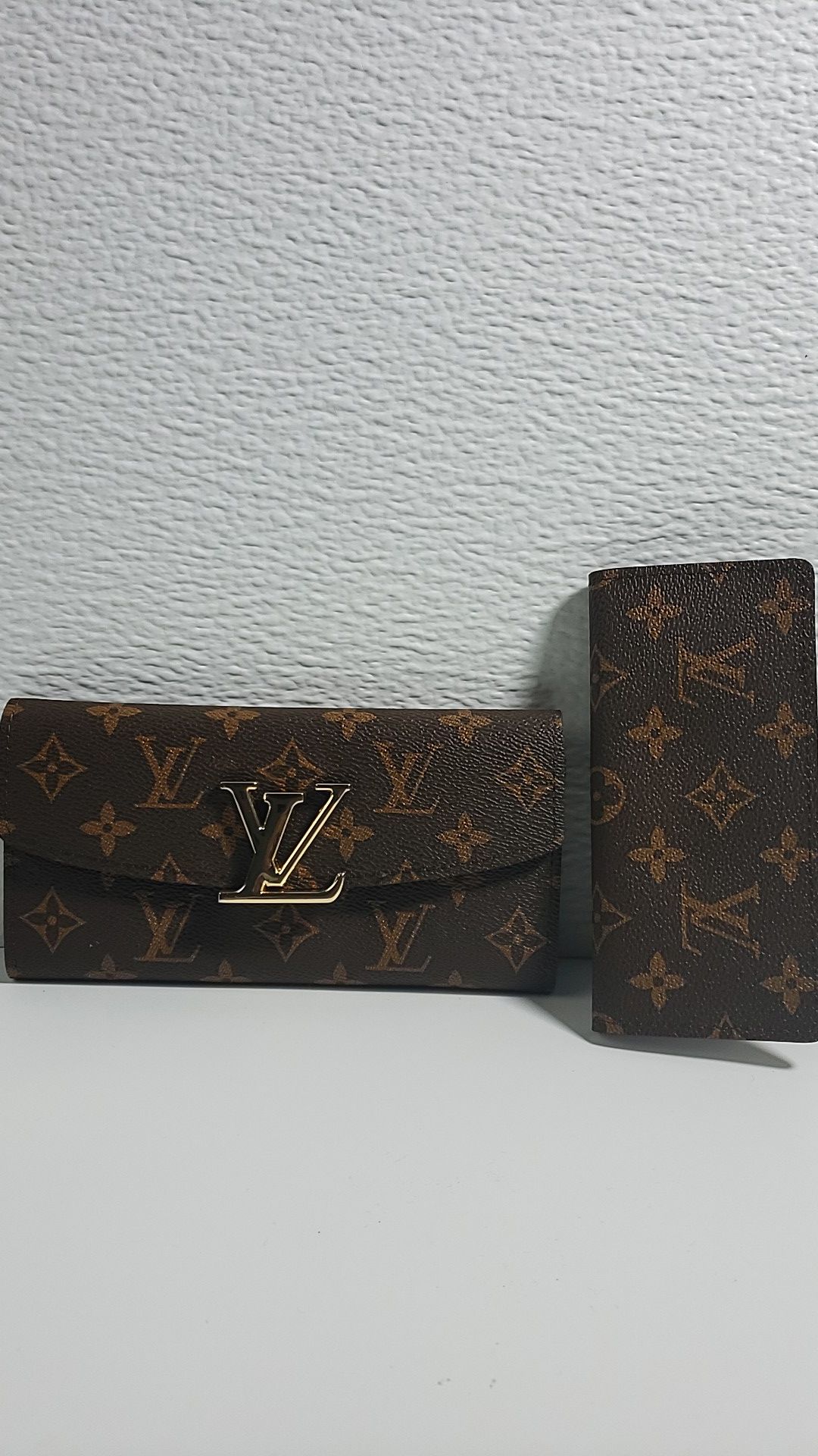 Louis Vuitton Beautiful flower woman's wallet Leather Zipper