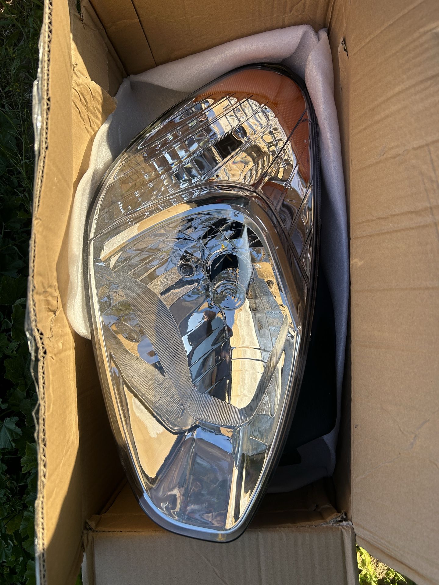 2006 - 2011 hyundai accent halogen headlight piece