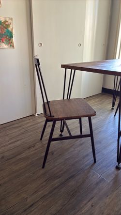Table with 3 chairs