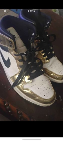 Air Jordan 1 Mid SE Metallic Gold Sneakers