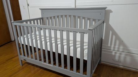GRACO Baby Crib Bed, 29.5" x 55" Graco Benton Convertible Crib