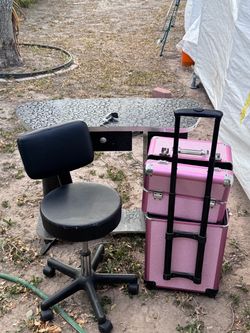 Nail table & chair