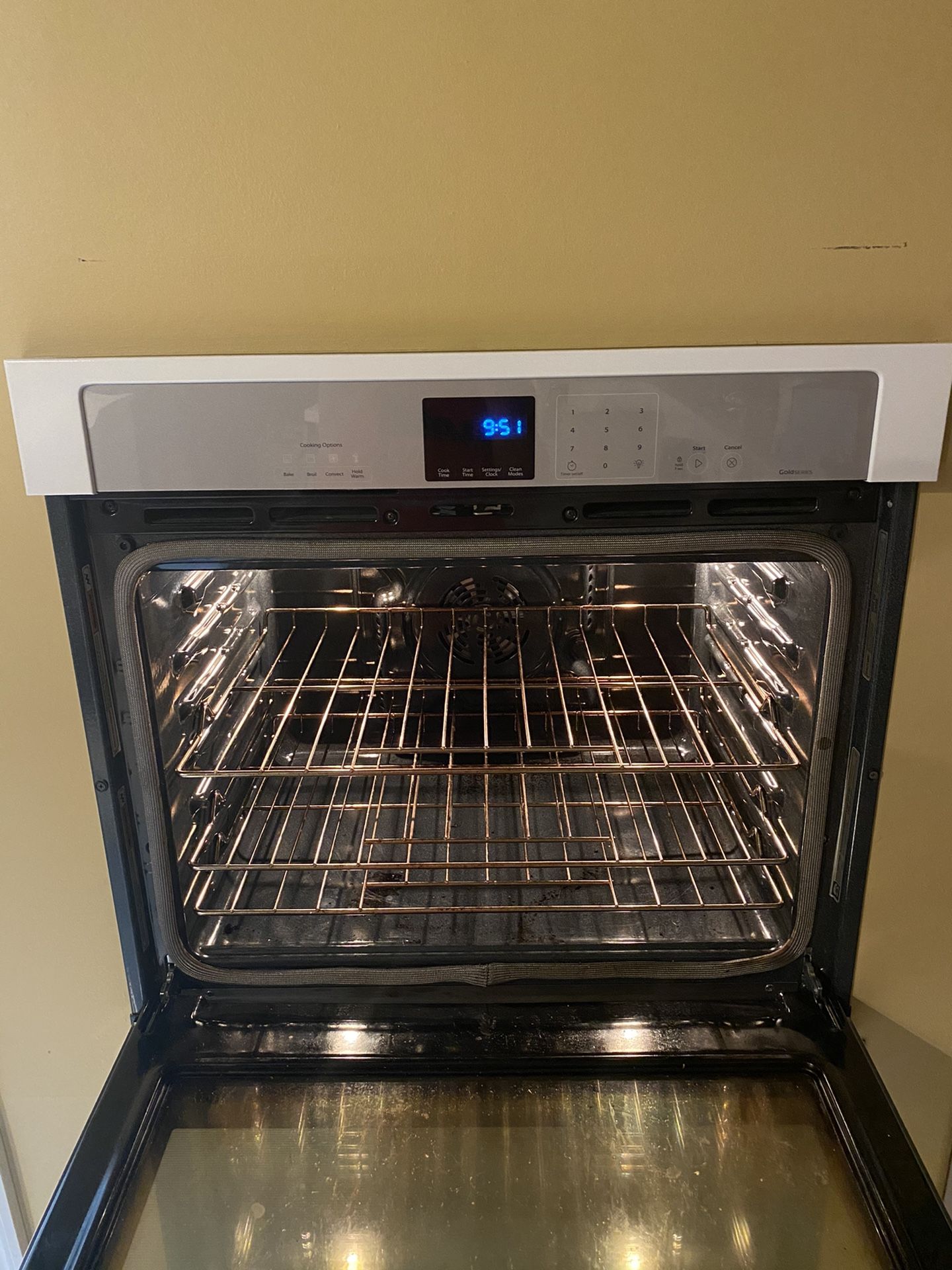Whirlpool Gold Series Oven for Sale in Tampa, FL OfferUp