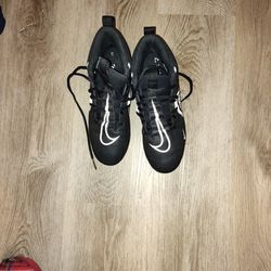 Nike Cleats Size 8, Black and White.