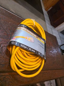 Southwire 100 feet extension cord...New