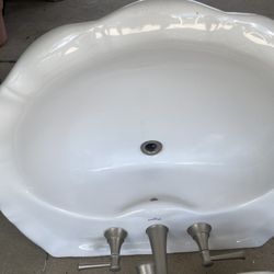 Shell Ceramic Bathroom Sink 