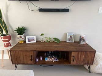 Entertainment/TV console