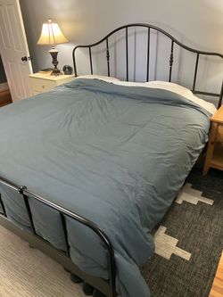 King Saatva Classic Luxury 14.5” Mattress bed set with frame