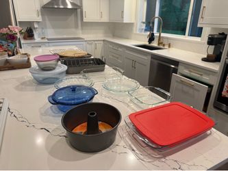 Large Lot of Pyrex Baking Dishes, Bowls & Pans – Excellent Condition