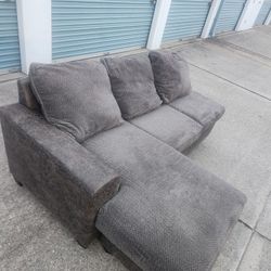 Comfortable Greay Lounge Couch 🛋  FREE DELIVERY 