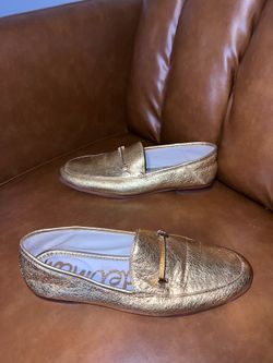 Sam Edelman gold Loraine loafers feature a classic bit hardware detail size 9.5