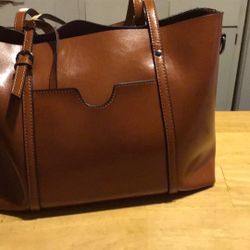 Leather Handbag w/shoulder Stap