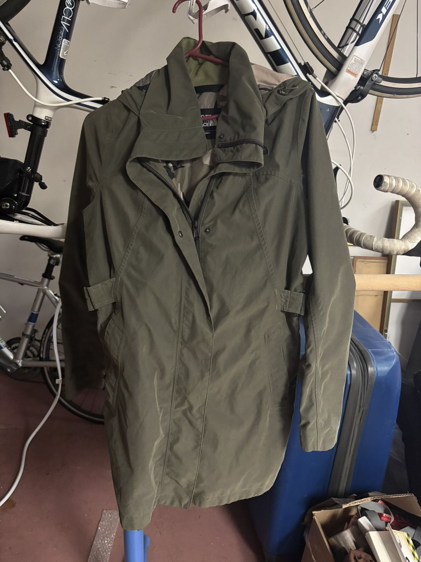 low Price Moving- RARE $280 Retail WOMENS NORTH FACE WATERPROOF TRENCH