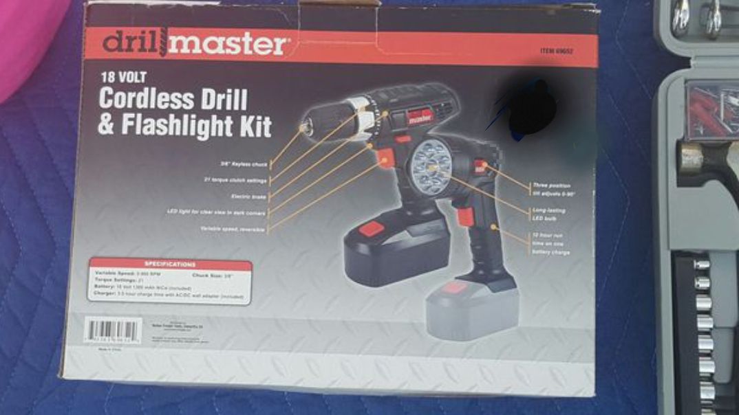 Cordless drill/driver and flashlight kit