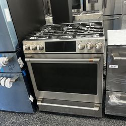 Café Slide In 30” Stainless Steel Dual Fuel Range 
