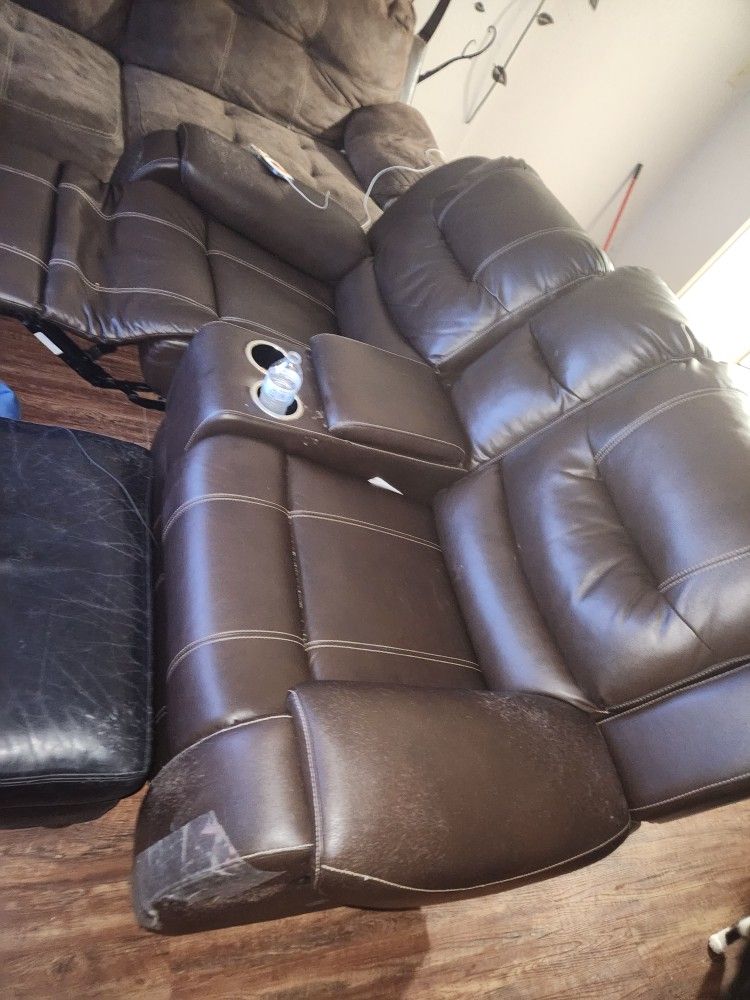 Leather Recliner Couch Both Sides Recline for Sale in San Antonio, TX