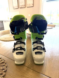 Women’s Lange Ski Boots