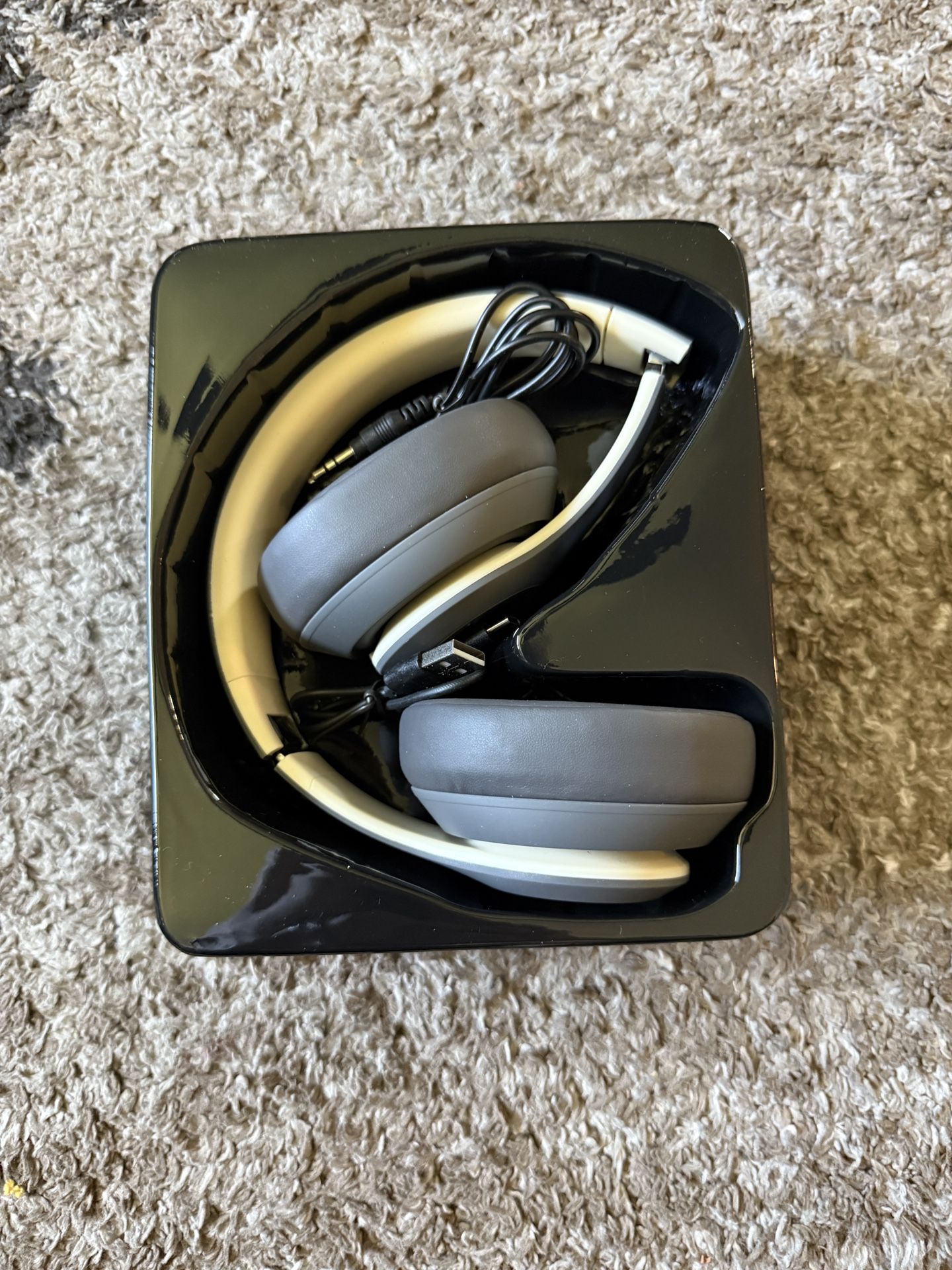 used Beats by Dre Studio 3 Bluetooth headphones