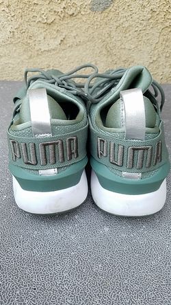 Puma women's tennis shoes size 9.5 excellent condition