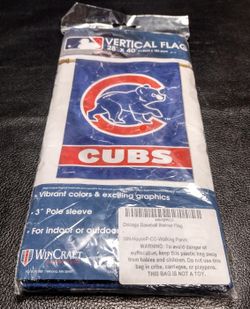 Brand New Wincraft Chicago Cubs 28" x 40" Vertical Flag Blue/Red