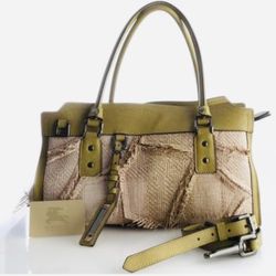 LIKE NEW AUTHENTIC BURBERRY RAFFIA PURSE 