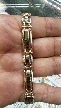 14k Gold bracelet 8 inch long 15.3 grams