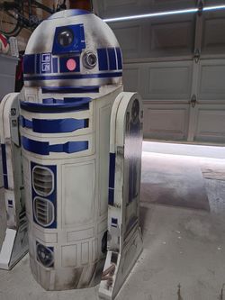 R2D2 Cardboard Display