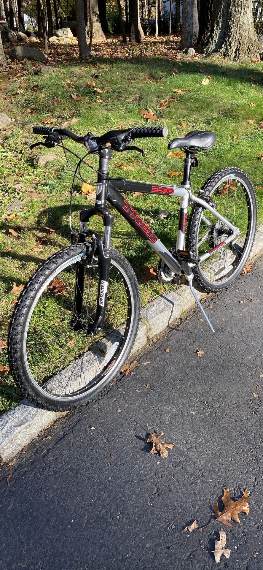 26” TREK 3900 21 Speed Mountain Bike Bicycle Mint Like New