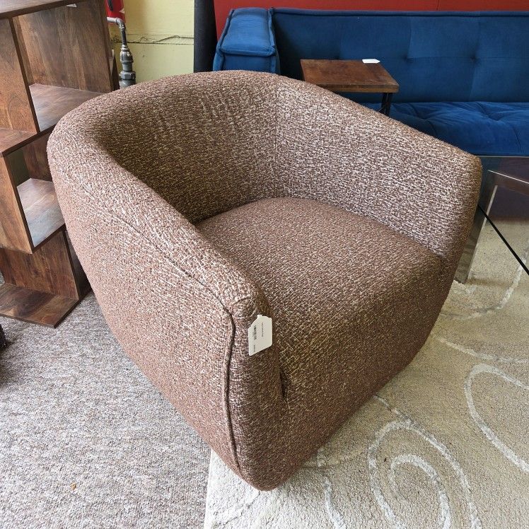 Clove Swivel Chair