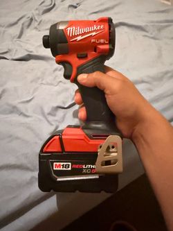 Impact driver hex 1/4 brand new with battery 5.0 180$