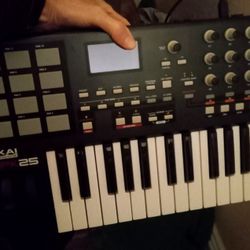 Professional Grade Mini Keyboard With 12 Pads And Tons Of Professional Features. 🔥🔥🔥 Hot Deal! 