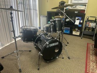 Yamaha mix drum kit with cymbals