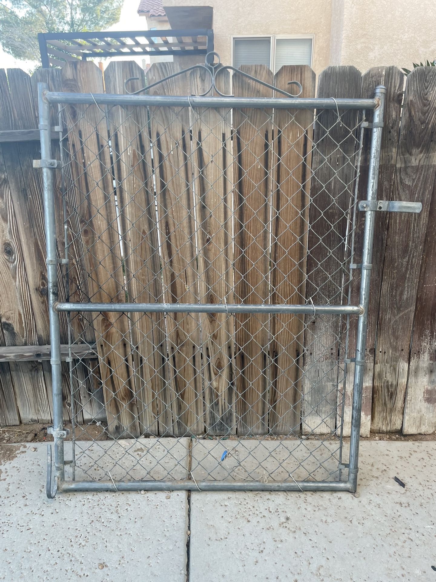 Gate