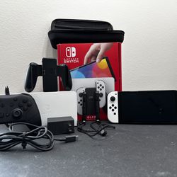 Nintendo Switch OLED + Extra Cabled controller + Carrying Case