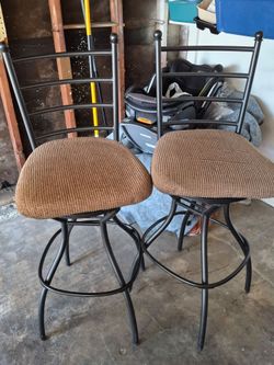 2 bar stools$10.00 each