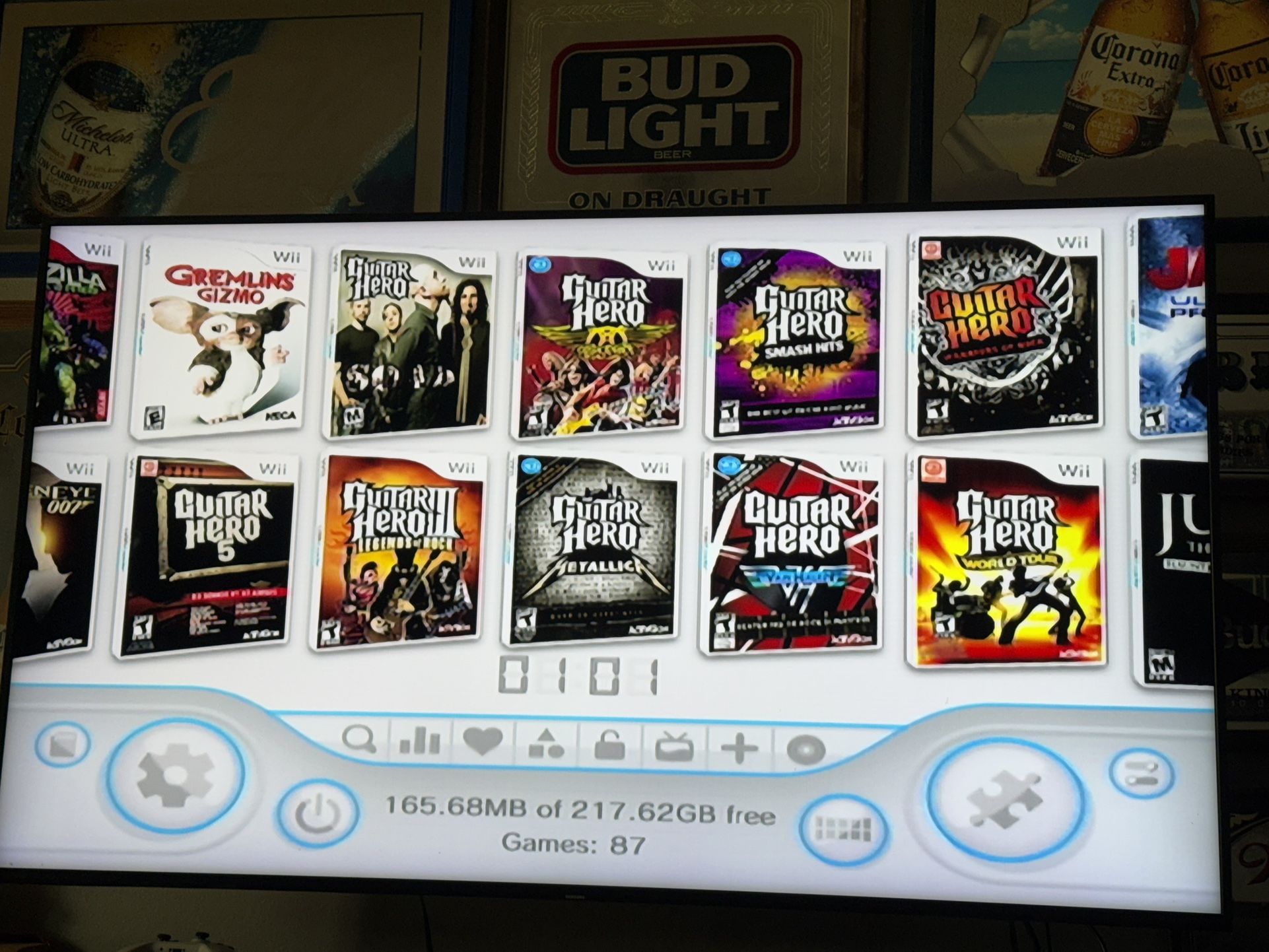 White Nintendo Wii Guitar Hero Set