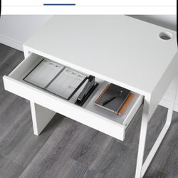 MICKE IKEA Desk