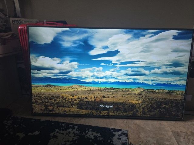 LG 55UV340C 55" 4K UHD TV IN PERFECT CONDITION