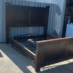 King size bed, frame distressed, rustic style