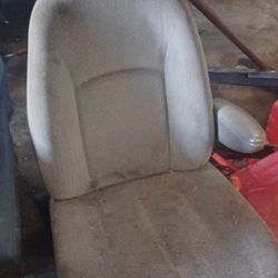 05 Caravan Passenger Seat 