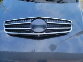 W204 Mercedes Grille