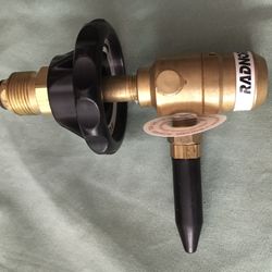 RADNOR Deluxe Inflator. Tilt Valve, Hand Tighten $10