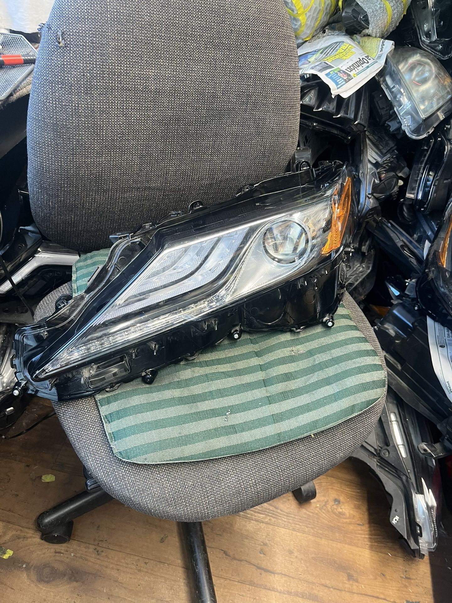 2020-22 TOYOTA CAMRY LEFT HEADLIGHT